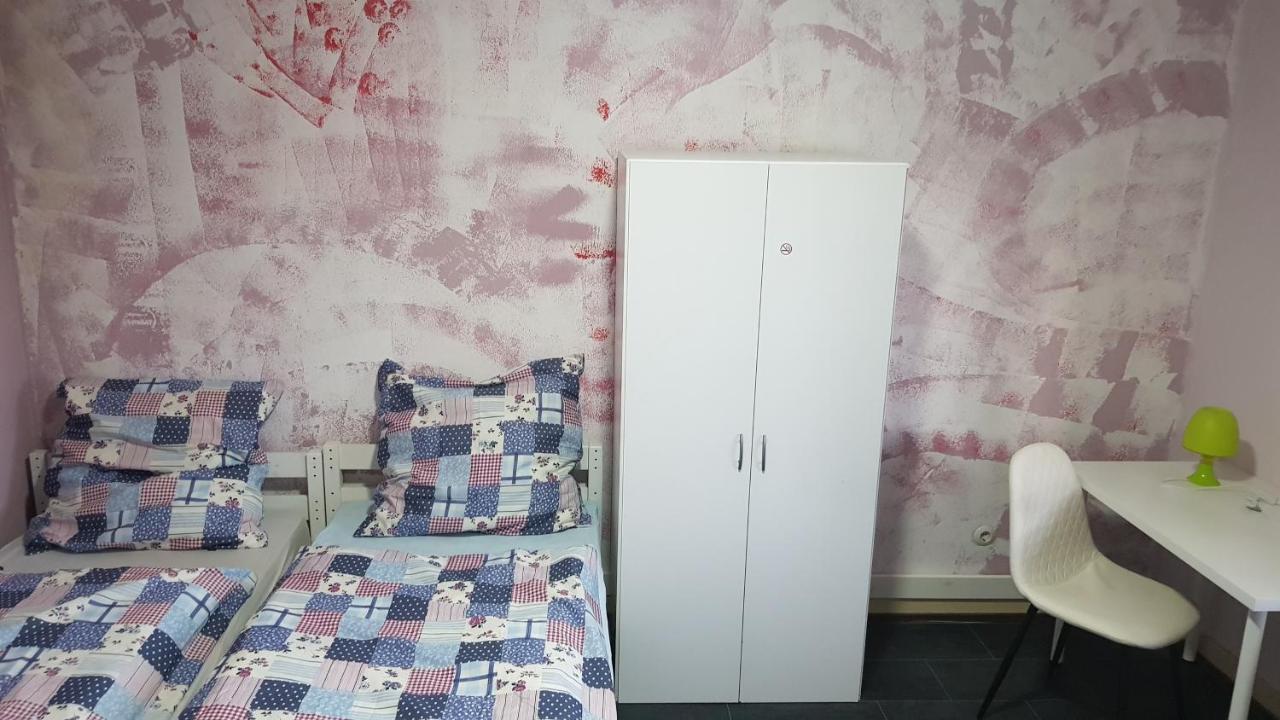 סארברוקן Handwerker Unterkunft Monteurzimmer Mit Gemeinschaftsbad In Brebach מראה חיצוני תמונה