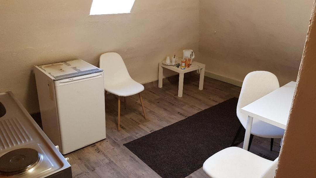סארברוקן Handwerker Unterkunft Monteurzimmer Mit Gemeinschaftsbad In Brebach מראה חיצוני תמונה